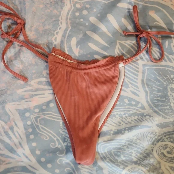 Pink Bikini - Picture 5 of 7